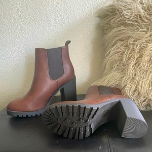 *New* Soda Chelsea Boots SZ10